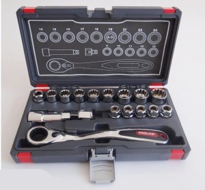 Zestaw kluczy 17szt. nasadki SPLINE z grzechotką  58717