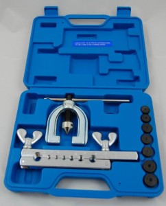 Przyrząd zarabiania przewodów hamulcowych praska